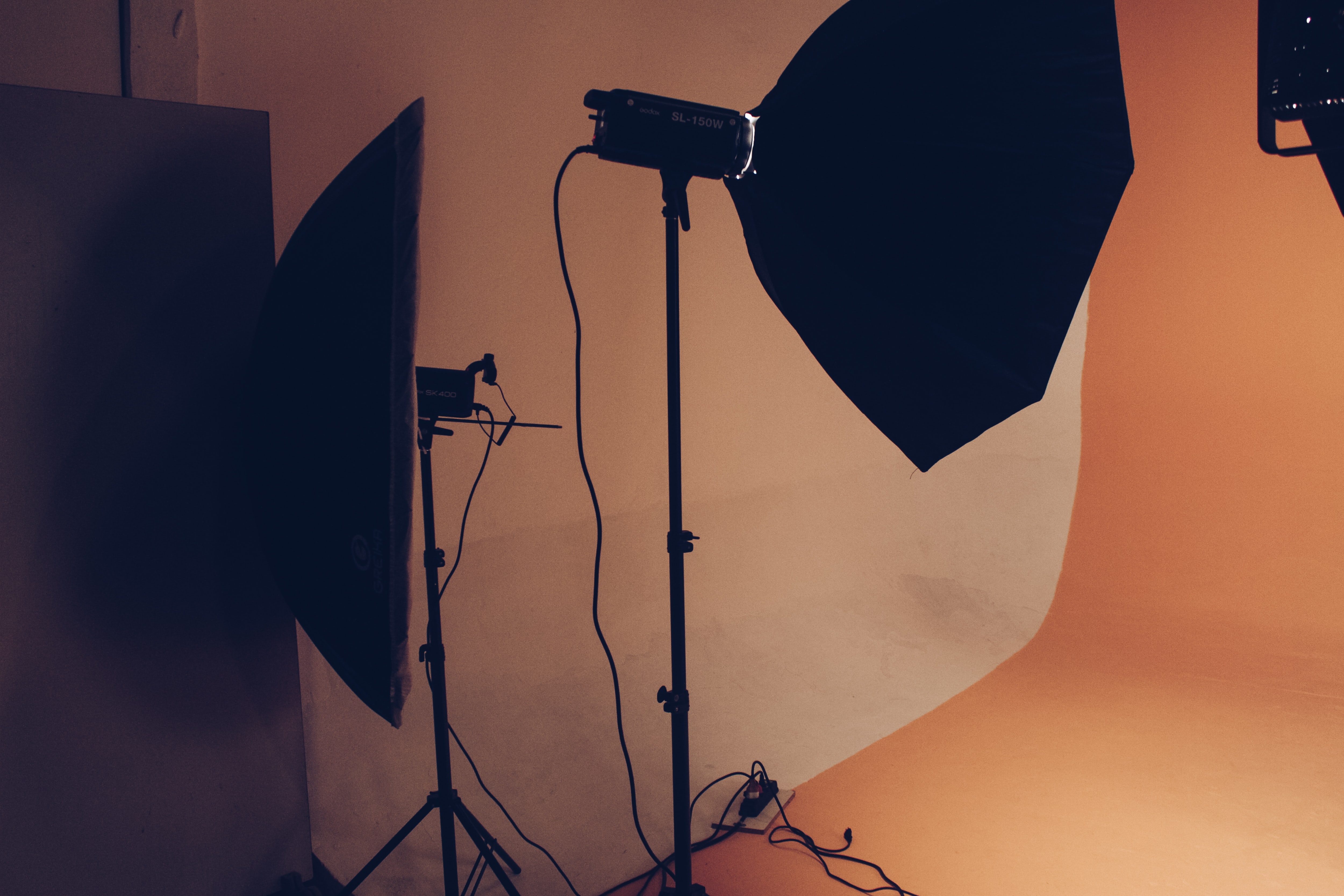estudio de fotografía con focos desde atrás